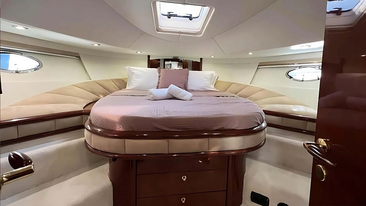 Аренда яхты Fairline Squadron 52 на Миконосе, Греция